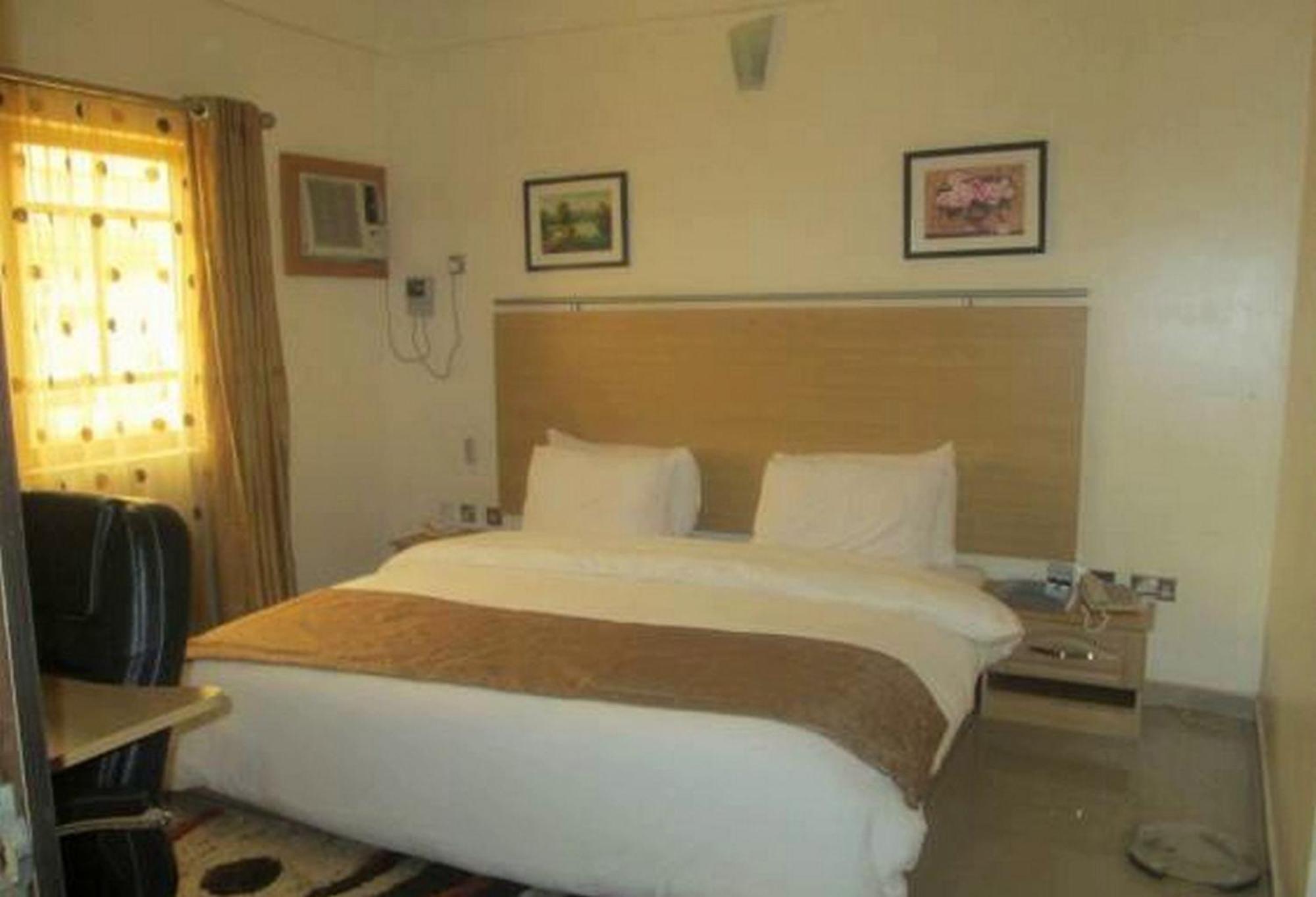 Room in Lodge - Ayalla Hotels&Suites Abuja Esterno foto